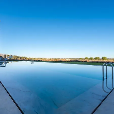 Cond Bayline - T2 - - Pool - Gym - Wifi - Nemo - By Bedzy