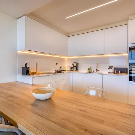 Cond Bayline - T2 - - Pool - Gym - Wifi - Nemo - By Bedzy *