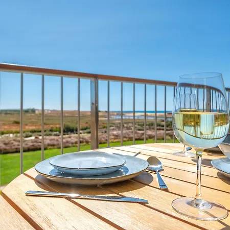 Cond Bayline - T2 - - Pool - Gym - Wifi - Nemo - By Bedzy * Armação de Pêra