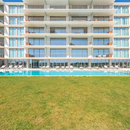 Апартаменты Cond Bayline - T2 - - Pool - Gym - Wifi - Nemo - By Bedzy Армасан-де-Пера