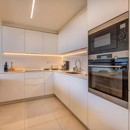 Cond Bayline - T2 - - Pool - Gym - Wifi - Nemo - By Bedzy