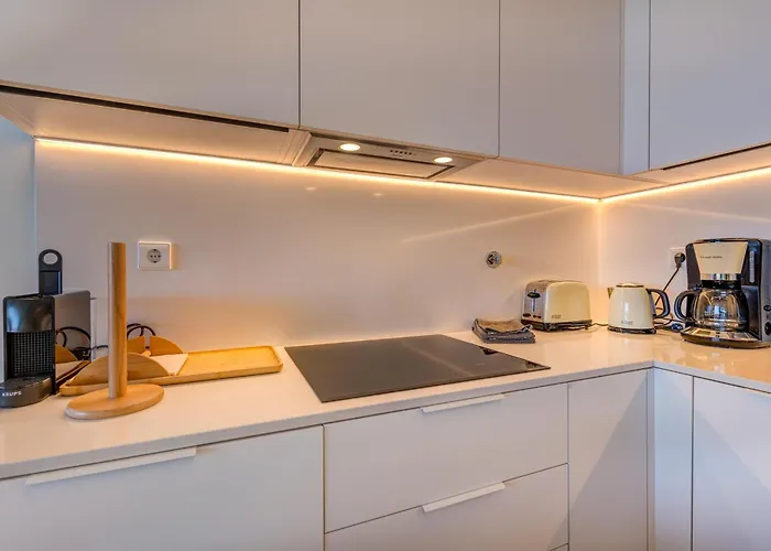 Cond Bayline - T2 - - Pool - Gym - Wifi - Nemo - By Bedzy 아파트 *