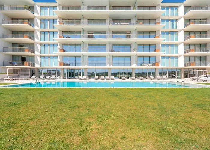 아파트 Cond Bayline - T2 - - Pool - Gym - Wifi - Nemo - By Bedzy Armação de Pêra