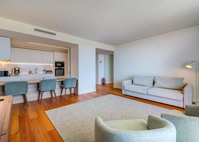 Cond Bayline - T2 - - Pool - Gym - Wifi - Nemo - By Bedzy *