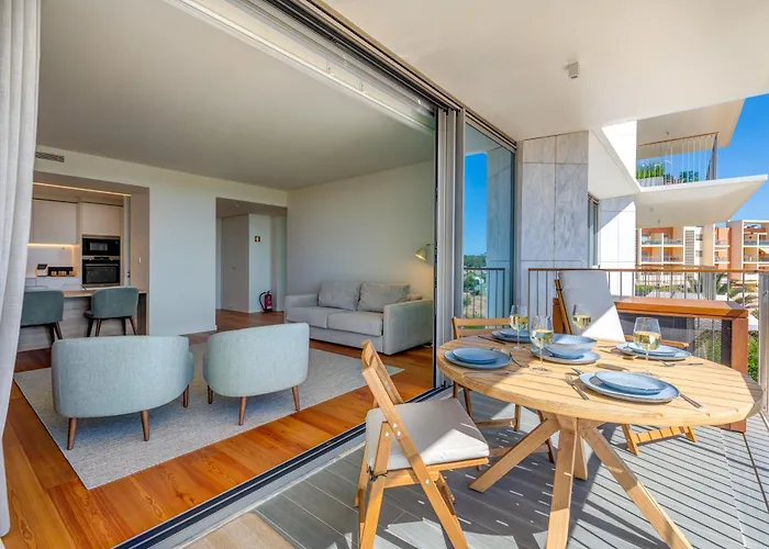 Cond Bayline - T2 - - Pool - Gym - Wifi - Nemo - By Bedzy * Armação de Pêra