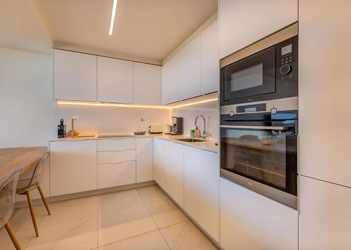 Cond Bayline - T2 - - Pool - Gym - Wifi - Nemo - By Bedzy